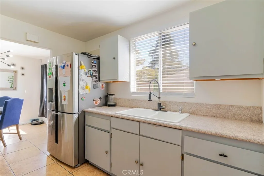1208 E Avenue R2, Palmdale, California 93550 home-pic-11