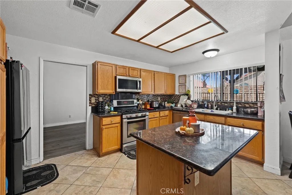 37900 52nd E, Palmdale, California 93552 home-pic-14