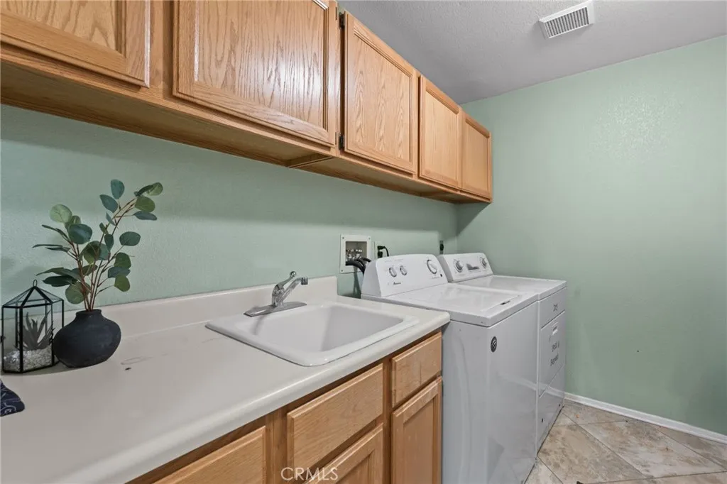 37900 52nd E, Palmdale, California 93552 home-pic-9