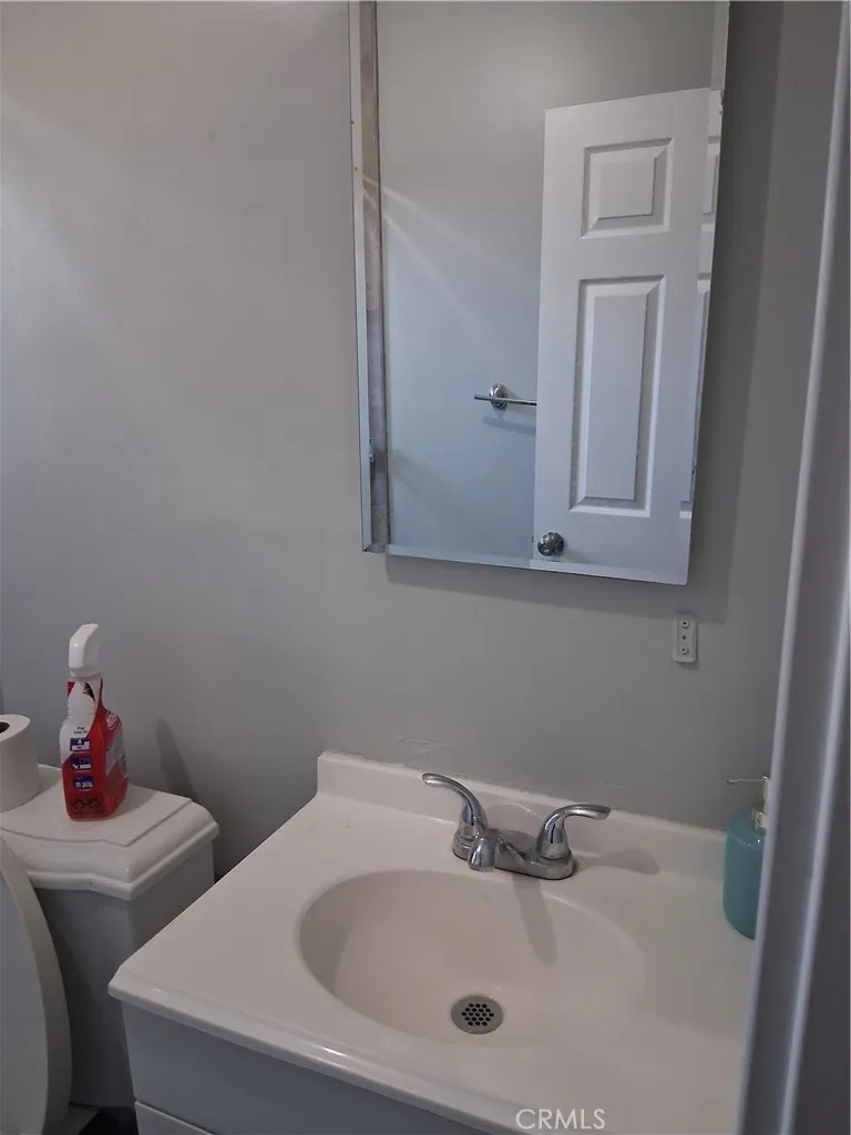 270 E Heath Lane, Long Beach, California 90805 home-pic-14