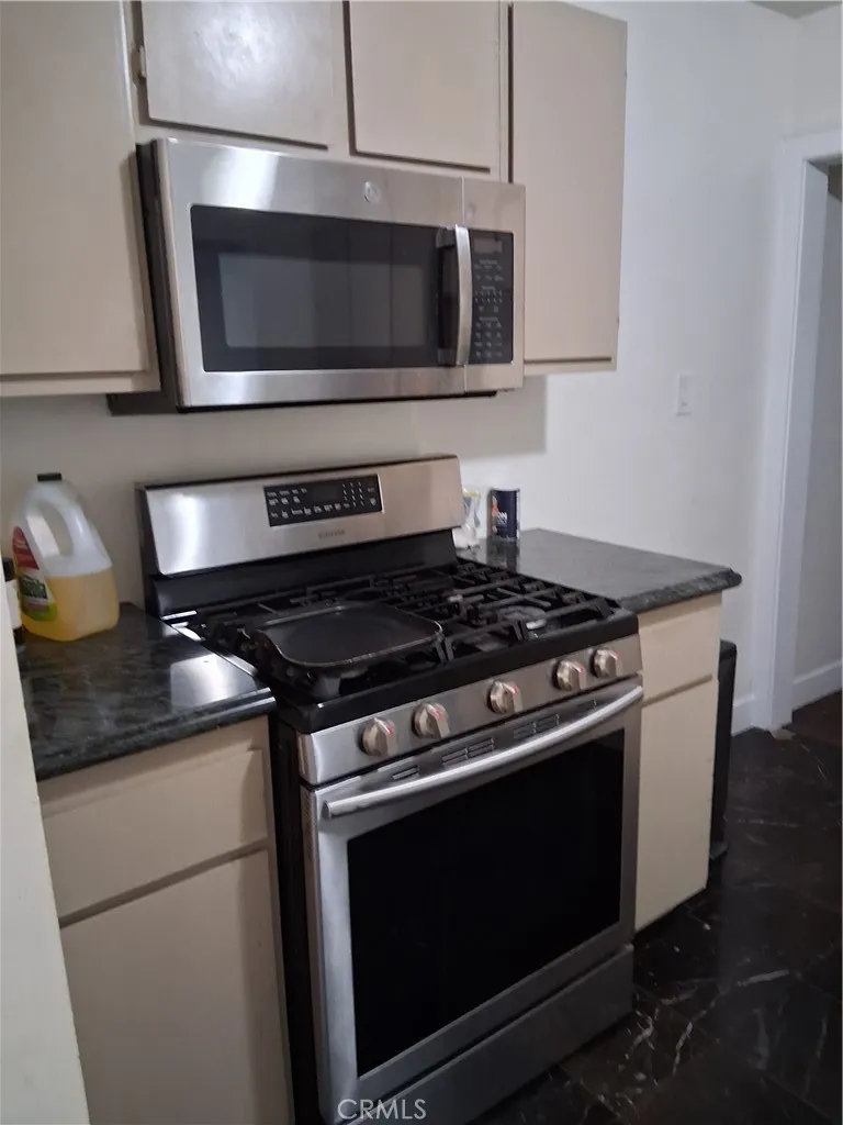 270 E Heath Lane, Long Beach, California 90805 home-pic-6
