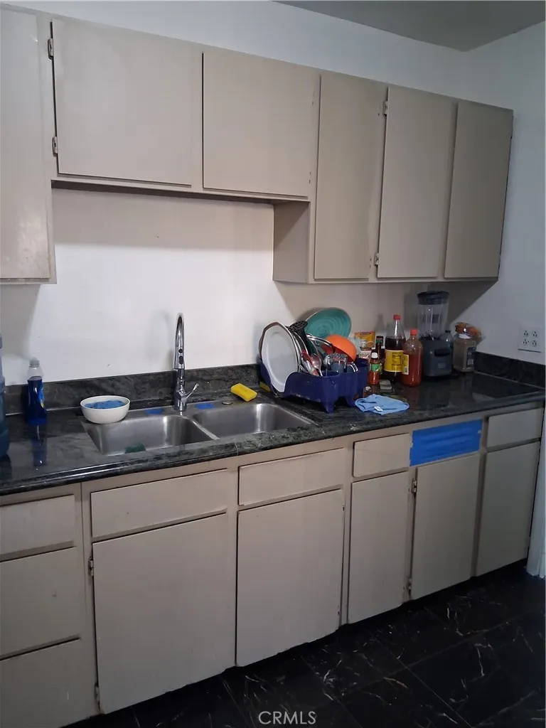 270 E Heath Lane, Long Beach, California 90805 home-pic-7