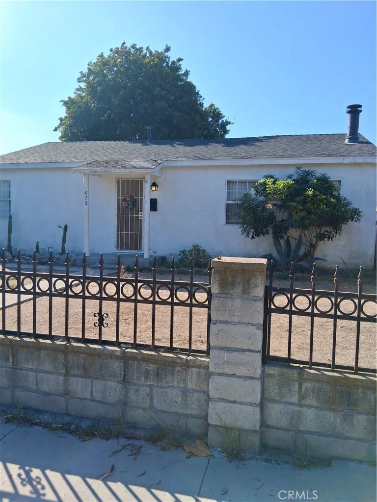 270 E Heath Lane, Long Beach, California 90805 home-pic-1