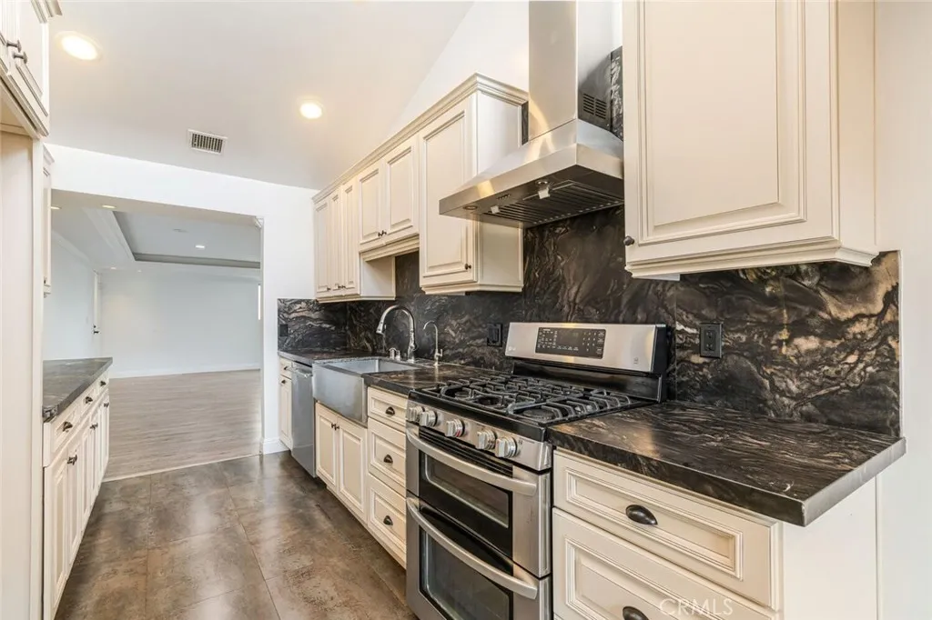 250 W Fairview Avenue 301, Glendale, California 91202 home-pic-9