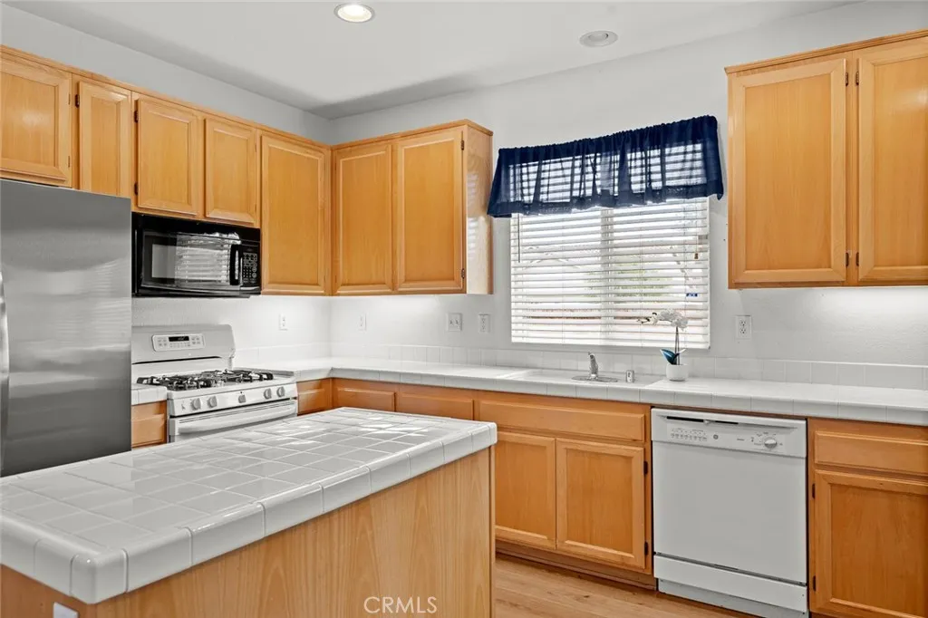 28253 Harmony Lane, Menifee, California 92584 home-pic-6