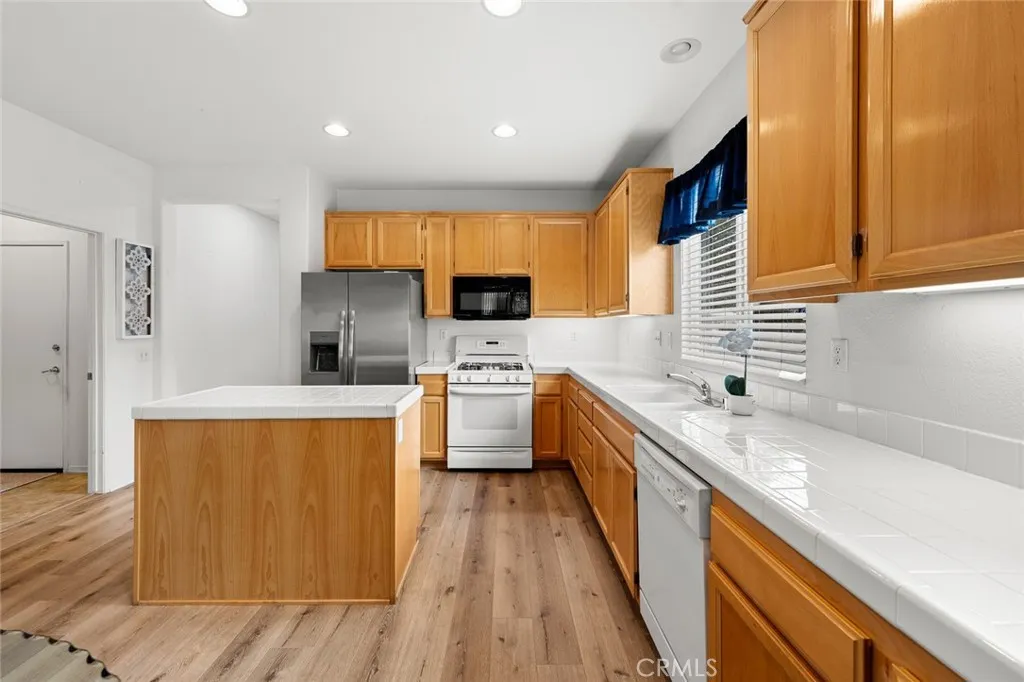 28253 Harmony Lane, Menifee, California 92584 home-pic-3