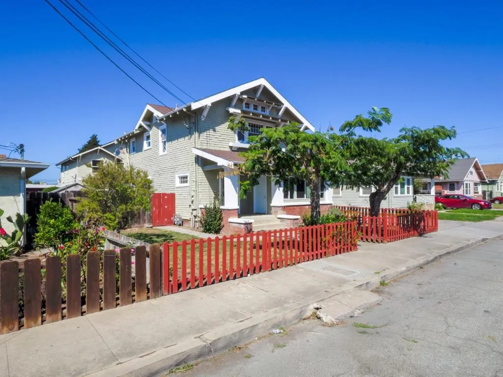 441 Center Street, Watsonville, California 95076 home-pic-1