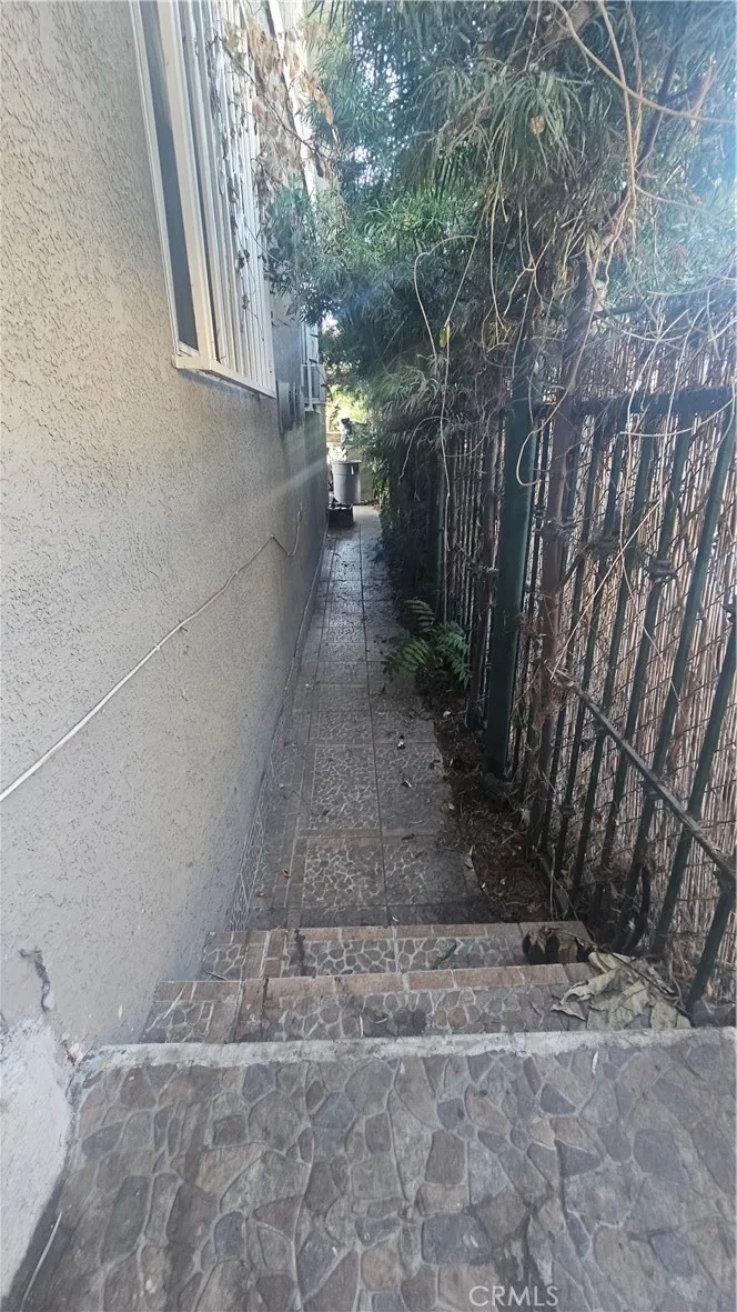 736 W 41st Place, Los Angeles, California 90037 home-pic-37