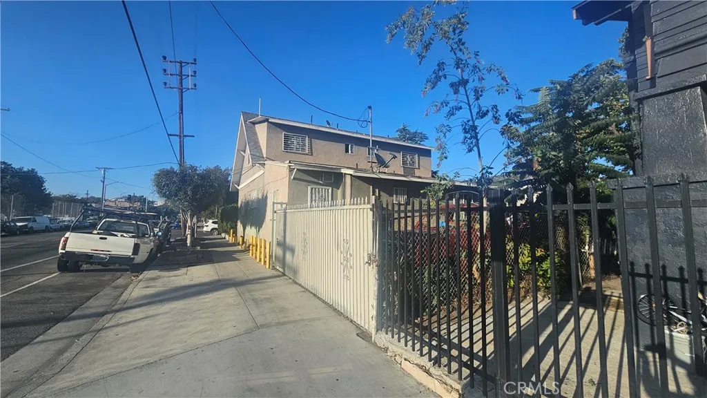 736 W 41st Place, Los Angeles, California 90037 home-pic-38