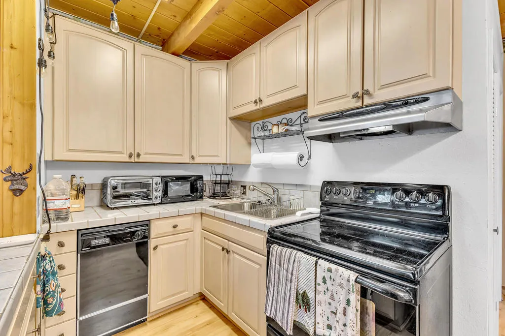 25437 Nestwa Trail, Idyllwild, California 92549 home-pic-11