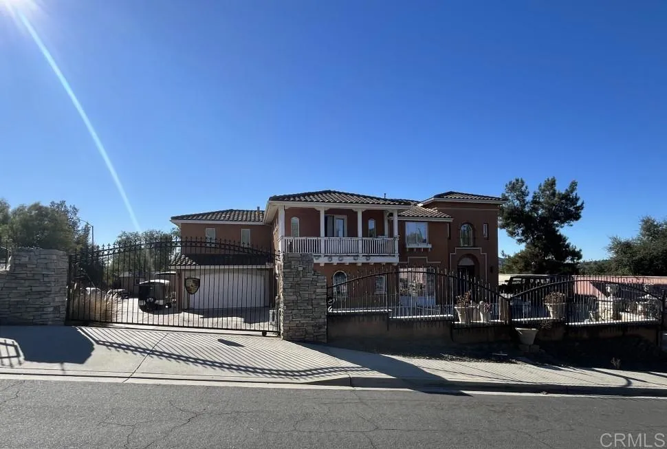 303 Amparo Drive, Escondido, California 92025 home-pic-0