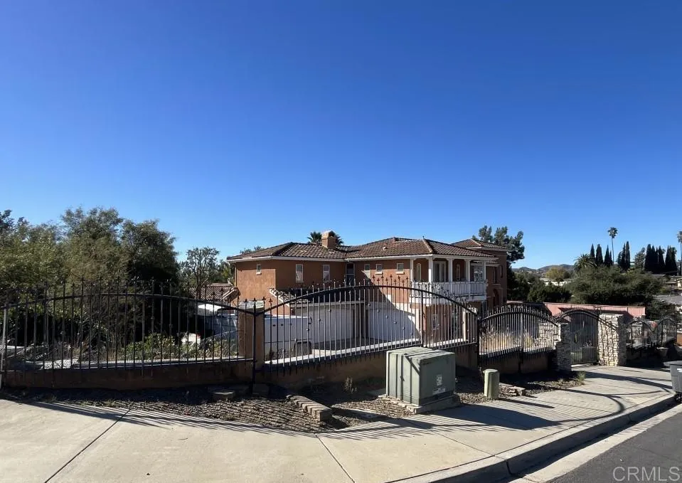 303 Amparo Drive, Escondido, California 92025 home-pic-5