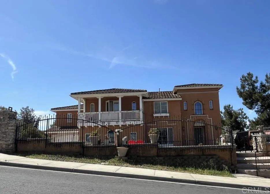 303 Amparo Drive, Escondido, California 92025 home-pic-2