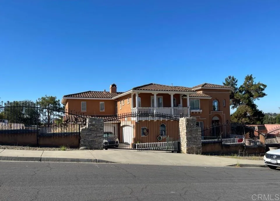 303 Amparo Drive, Escondido, California 92025 home-pic-3