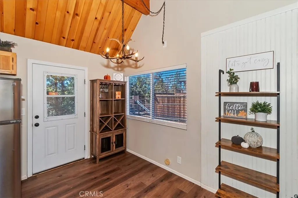 642 Villa Grove, Big Bear, California 92314 home-pic-19