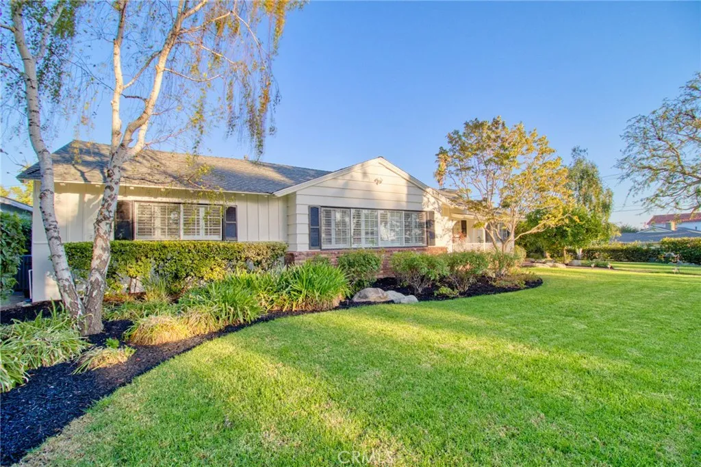 1404 N Euclid Avenue, Upland, California 91786 home-pic-3