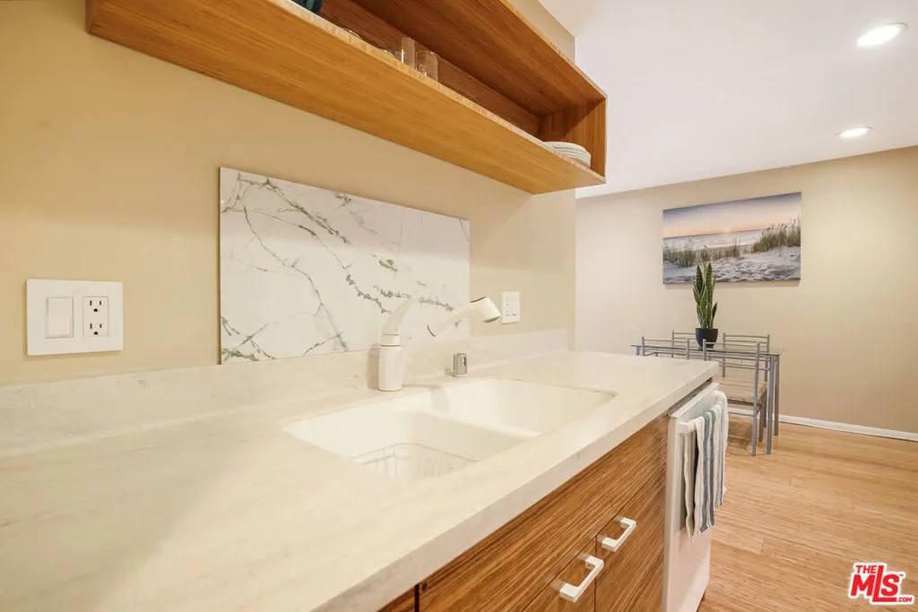 8001 Redlands Street 207, Playa Del Rey, California 90293 home-pic-8