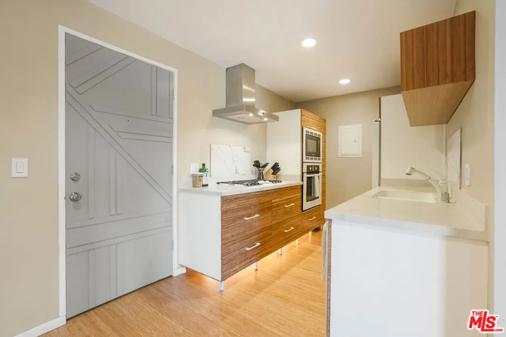 8001 Redlands Street 207, Playa Del Rey, California 90293 home-pic-5