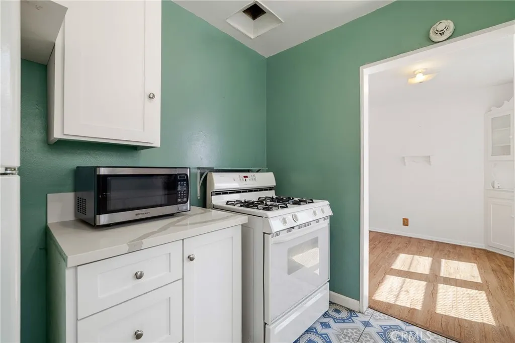 5951 S Van Ness, Los Angeles, California 90047 home-pic-10