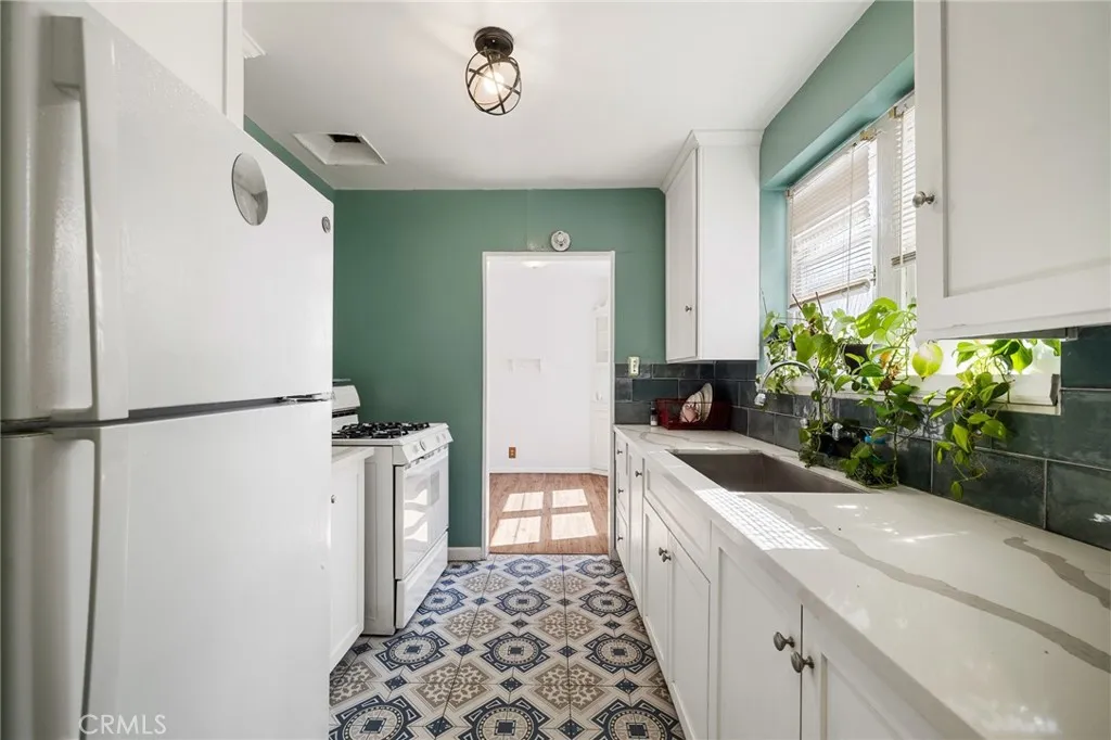 5951 S Van Ness, Los Angeles, California 90047 home-pic-9