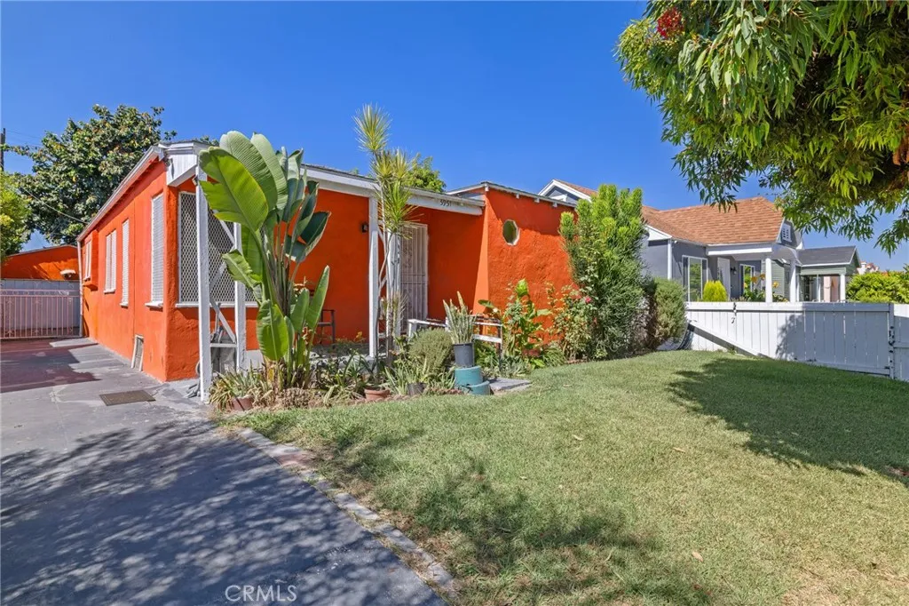 5951 S Van Ness, Los Angeles, California 90047 home-pic-0
