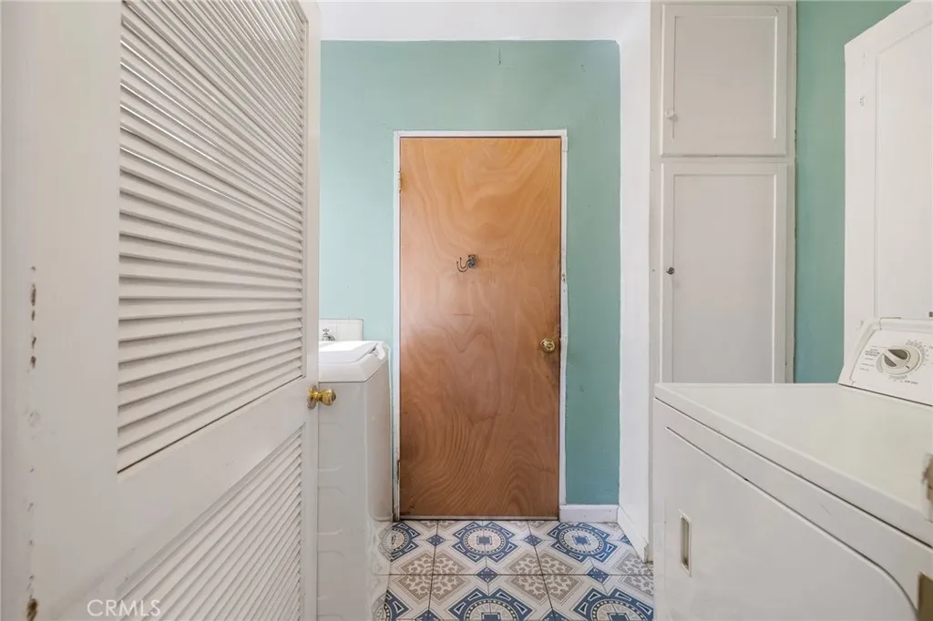 5951 S Van Ness, Los Angeles, California 90047 home-pic-11
