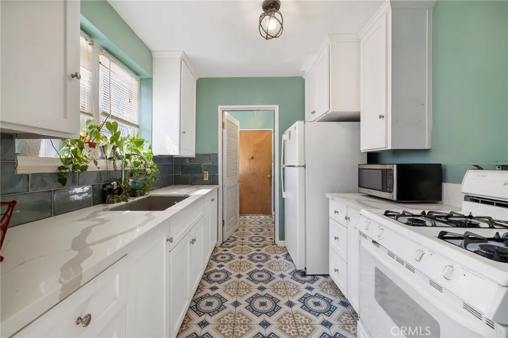 5951 S Van Ness, Los Angeles, California 90047 home-pic-7