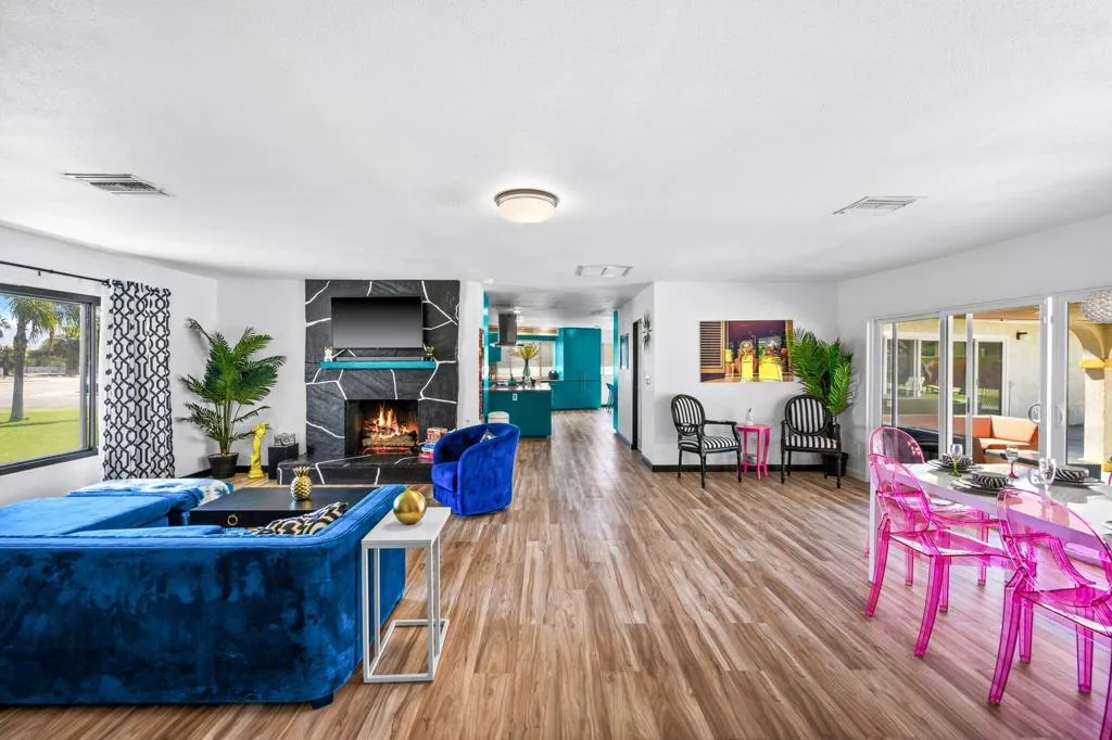 2099 E Racquet Club Road E, Palm Springs, California 92262 home-pic-15