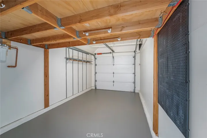 Spacious 1 car garage-with direct access to the house