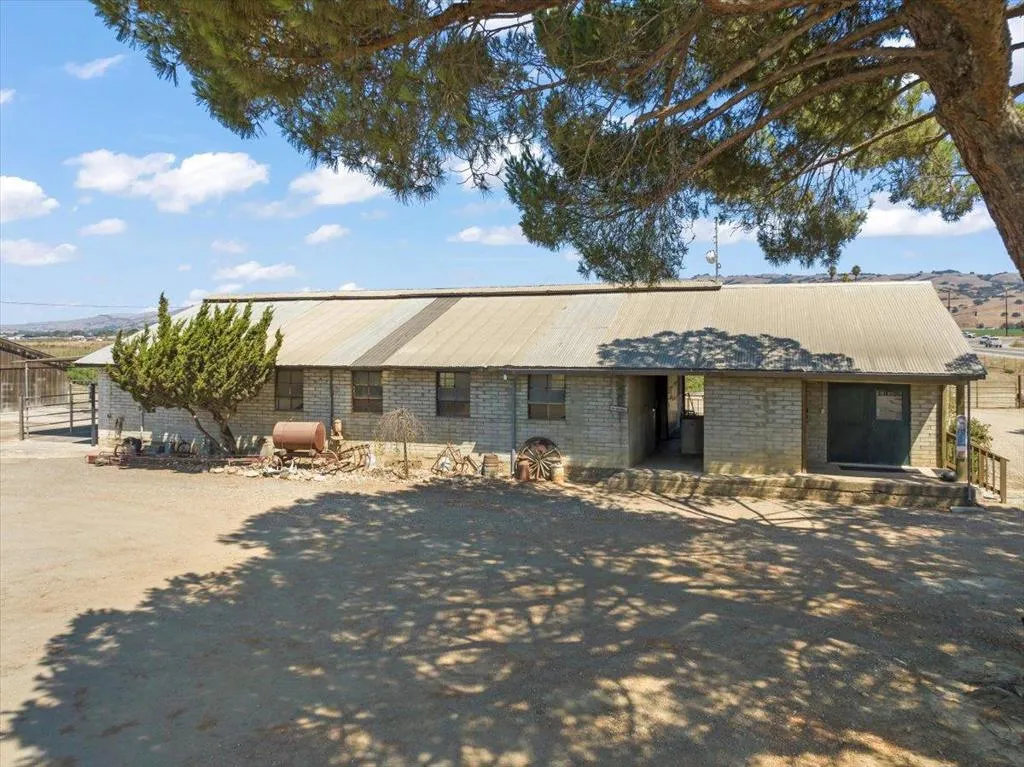 2675 Pacheco Pass Hwy