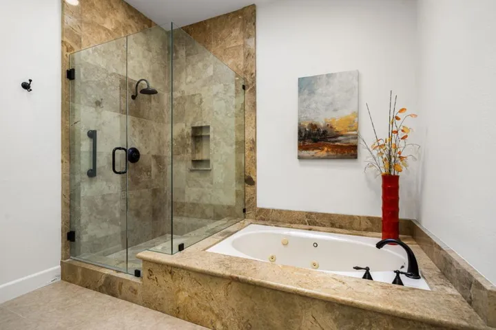 PRIMARY TUB/SHOWER