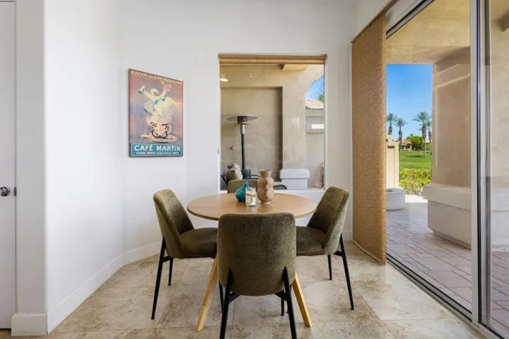BREAKFAST NOOK