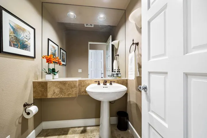 POWDER ROOM