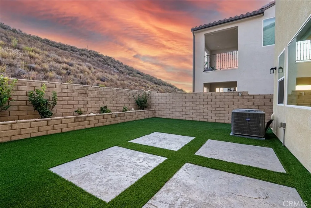 19230 Blackthorn Drive, Saugus, California 91351 home-pic-27