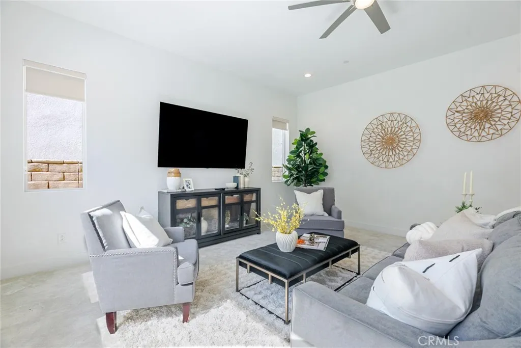19230 Blackthorn Drive, Saugus, California 91351 home-pic-10