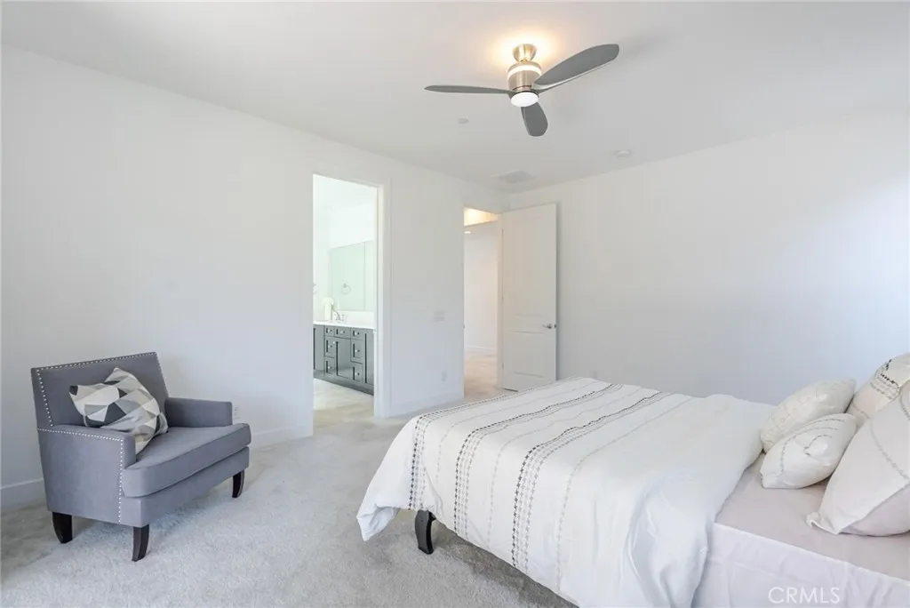19230 Blackthorn Drive, Saugus, California 91351 home-pic-19