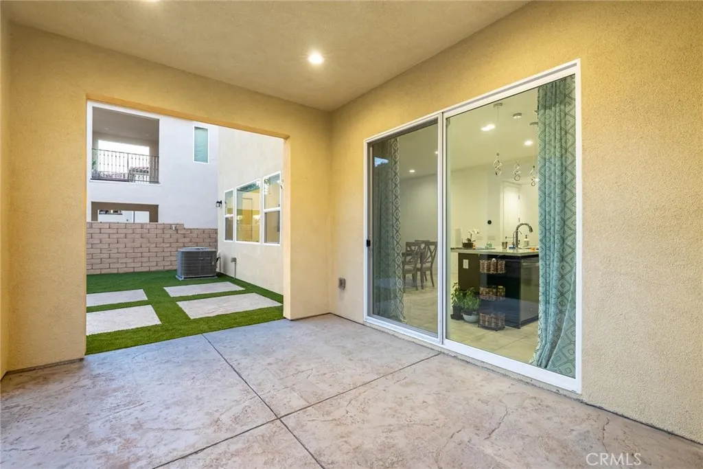 19230 Blackthorn Drive, Saugus, California 91351 home-pic-29