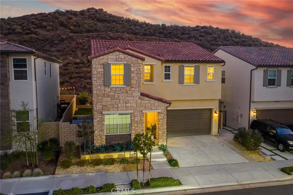 19230 Blackthorn Drive, Saugus, California 91351 home-pic-2
