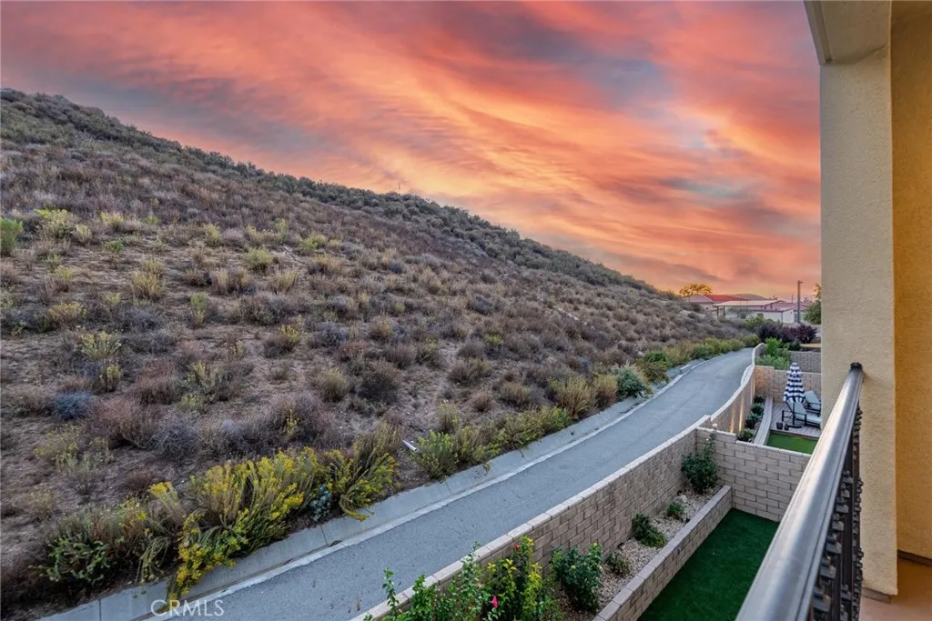 19230 Blackthorn Drive, Saugus, California 91351 home-pic-32