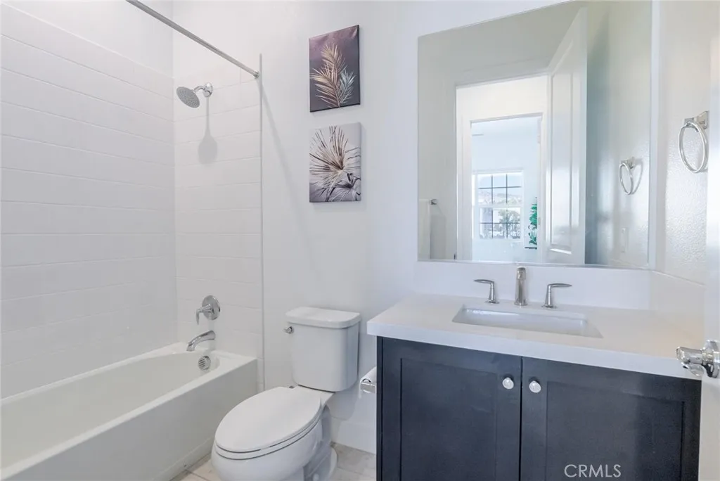 19230 Blackthorn Drive, Saugus, California 91351 home-pic-12