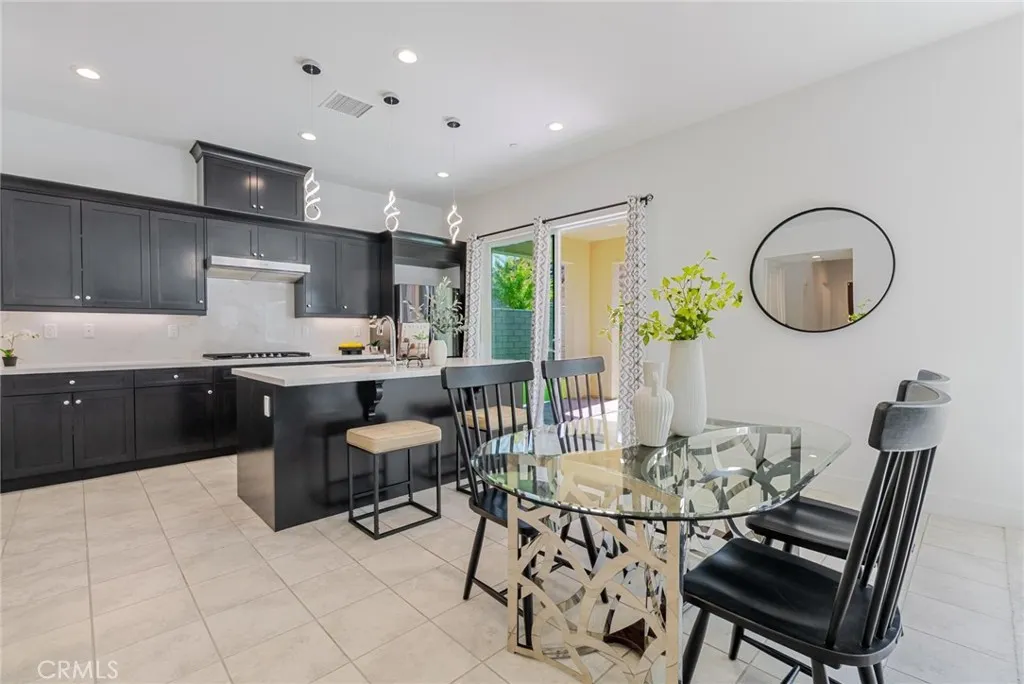 19230 Blackthorn Drive, Saugus, California 91351 home-pic-7