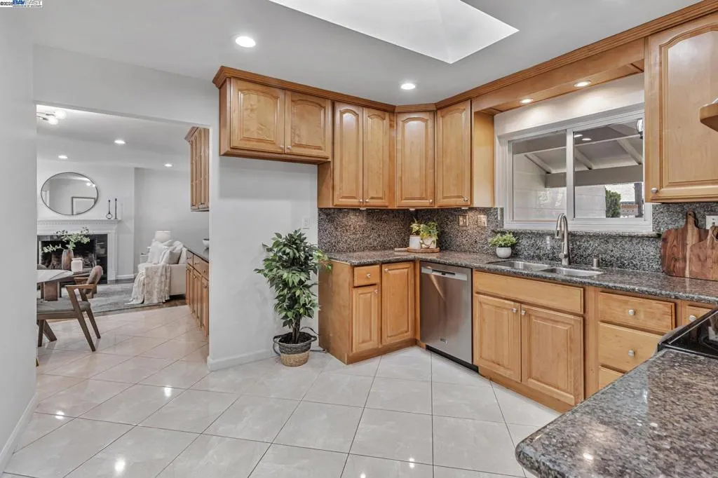 1768 Karameos Ct, Sunnyvale, California 94087 home-pic-13