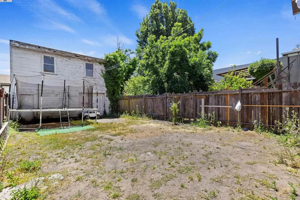 845 Isabella Street, Oakland, California 94607 home-pic-20