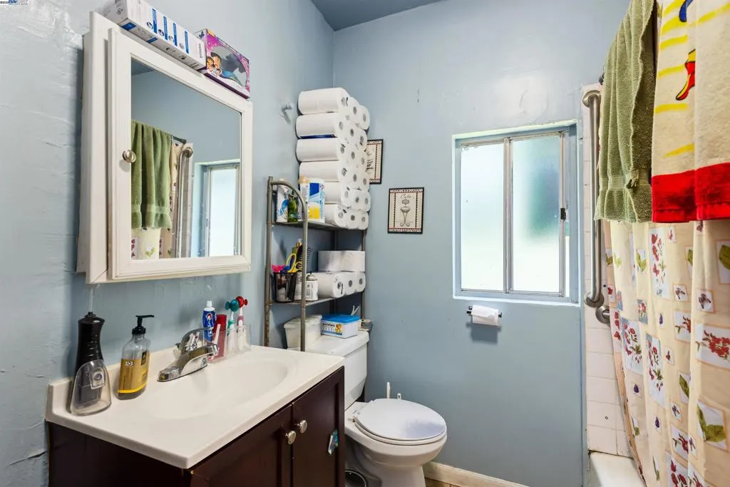 845 Isabella Street, Oakland, California 94607 home-pic-12