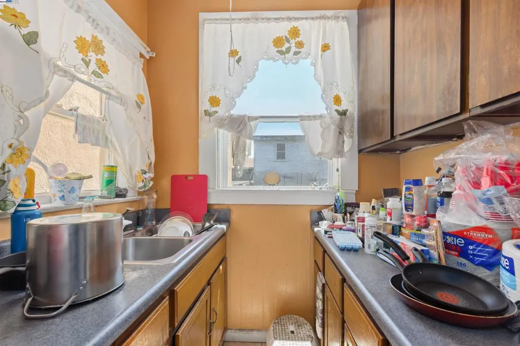 845 Isabella Street, Oakland, California 94607 home-pic-11