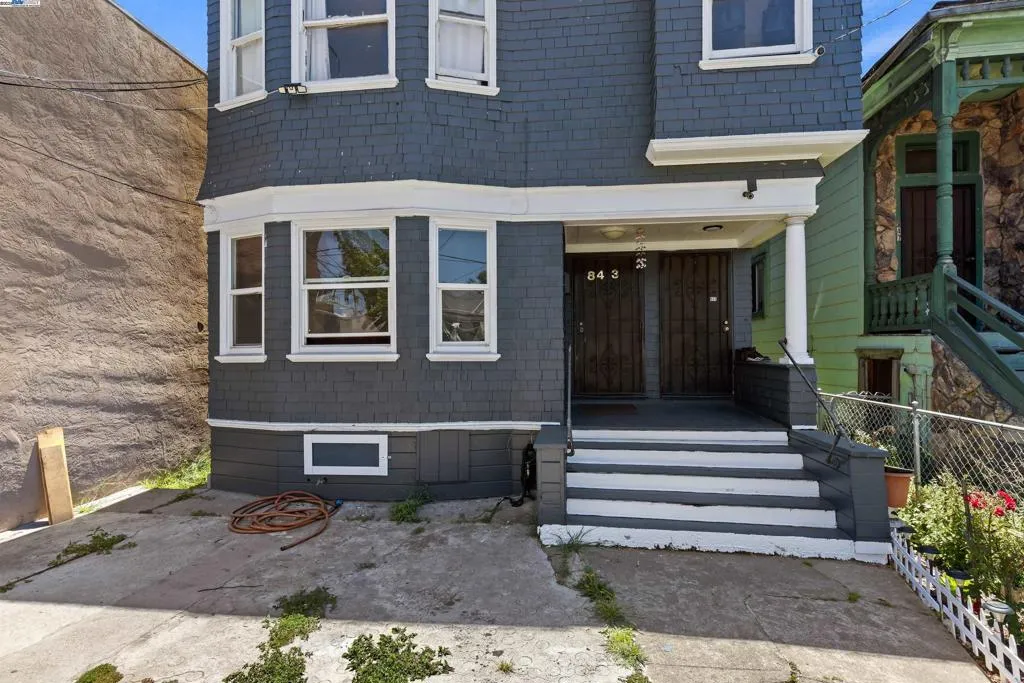 845 Isabella Street, Oakland, California 94607 home-pic-2