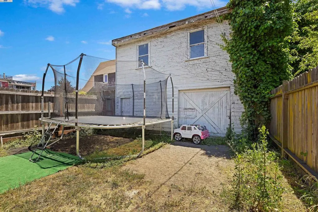845 Isabella Street, Oakland, California 94607 home-pic-1