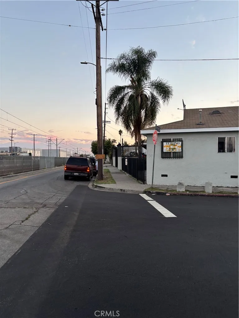 3201 3201 Long Beach, Vernon, California 90058 home-pic-1