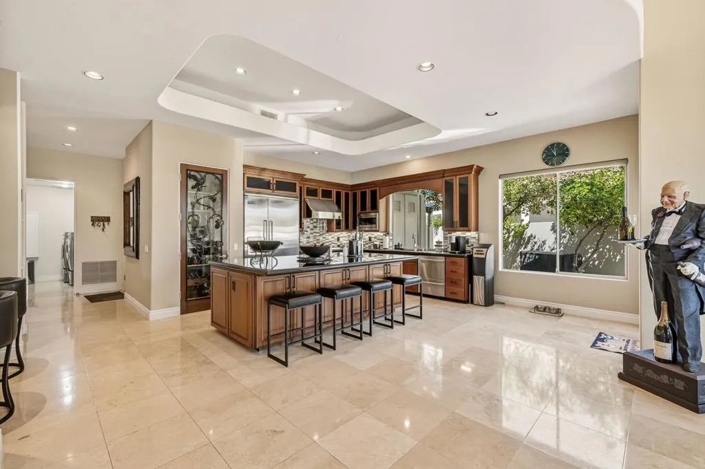 334 Crest Lake Drive, Palm Desert, California 92211 home-pic-19