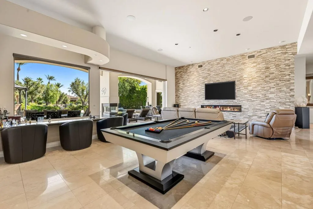 334 Crest Lake Drive, Palm Desert, California 92211 home-pic-1